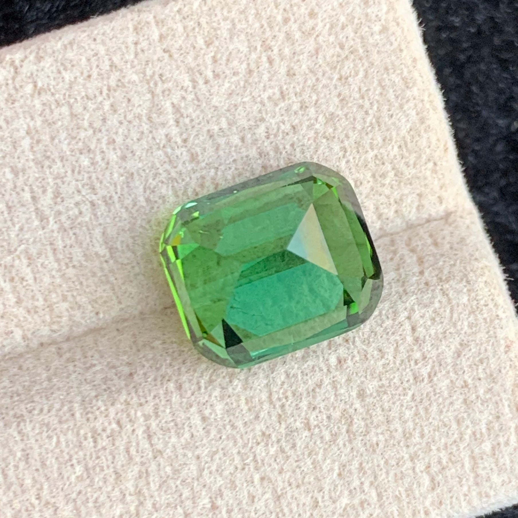 Fine jewelry bluish green tourmaline gemstone
Collector quality Afghan tourmaline 6.27 carats