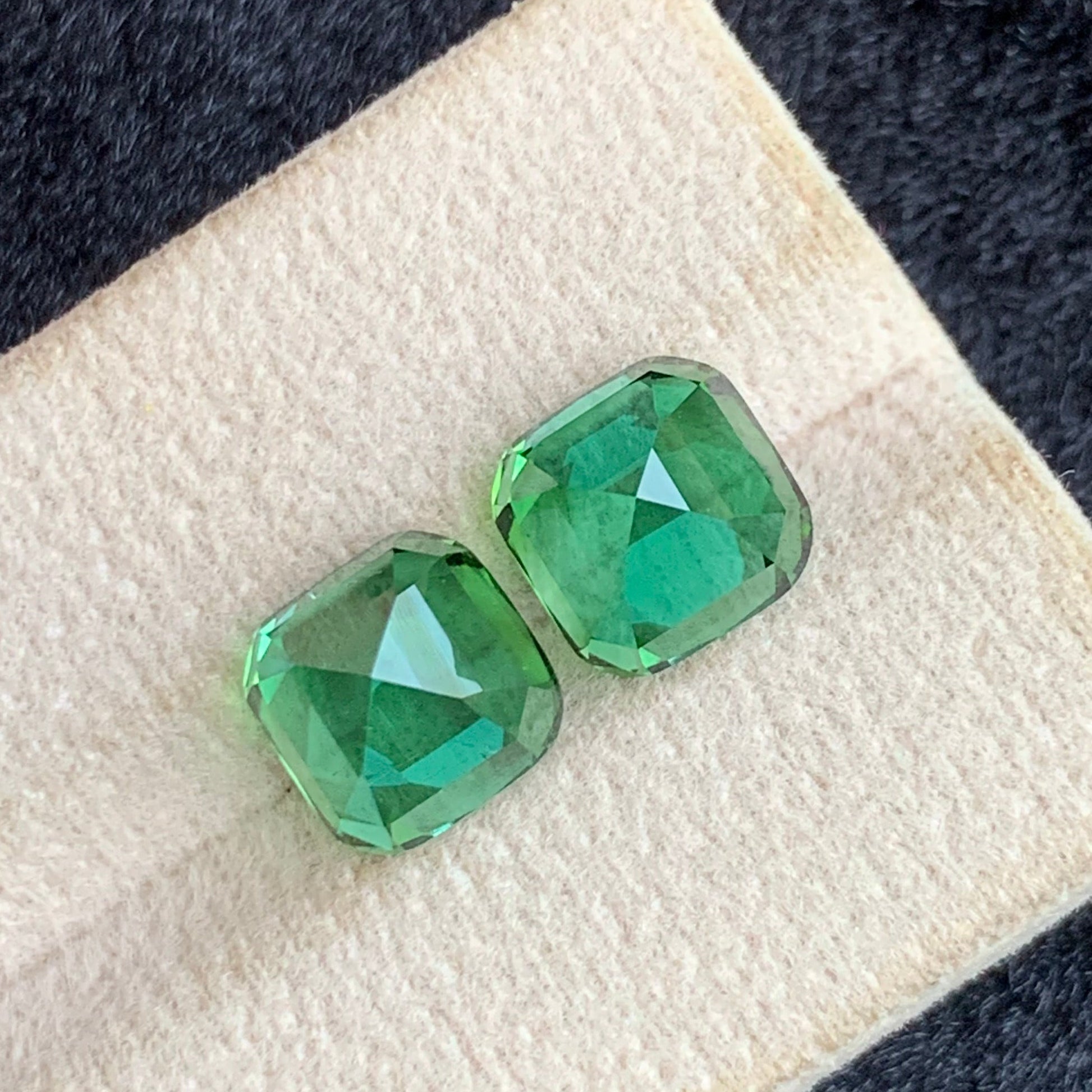 Fine jewelry bluish green tourmaline gemstone set
Rare bluish green tourmaline pair for luxury earrings