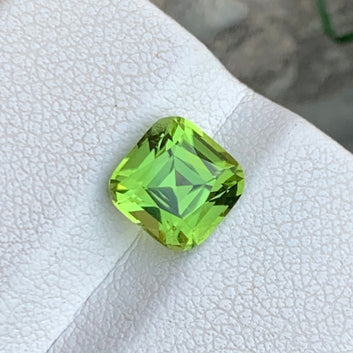 green peridot ring
Green Peridot Loose Gemstone VVS Clarity

Cushion Shape Peridot Stone for Jewelry