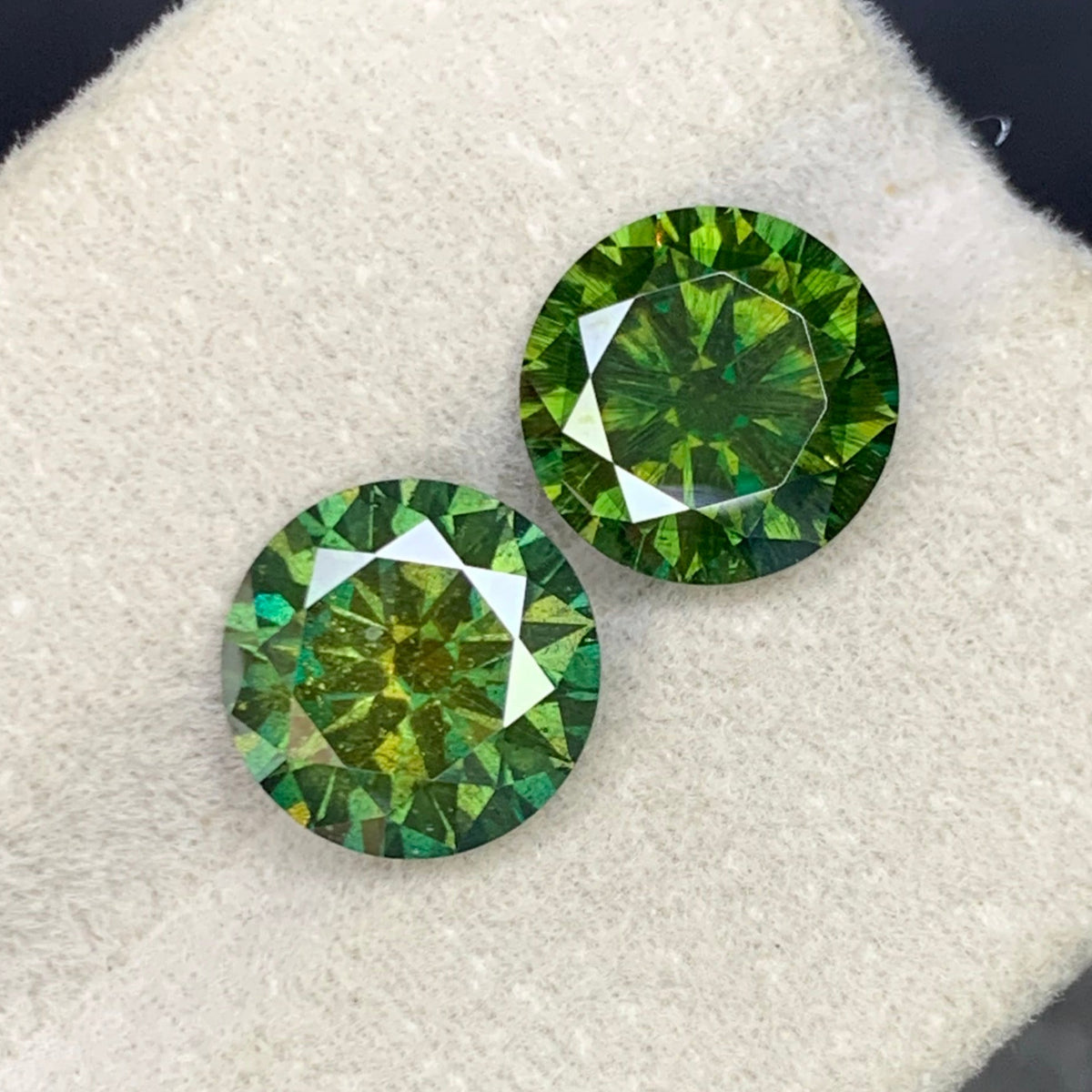 Green moissanite pair on white background showing symmetry
Round cut dimensions 9.08 x 9.08 x 5.47mm