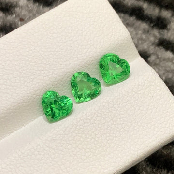  Tsavorite Garnet gemstone
 Tsavorite Garnet jewelry