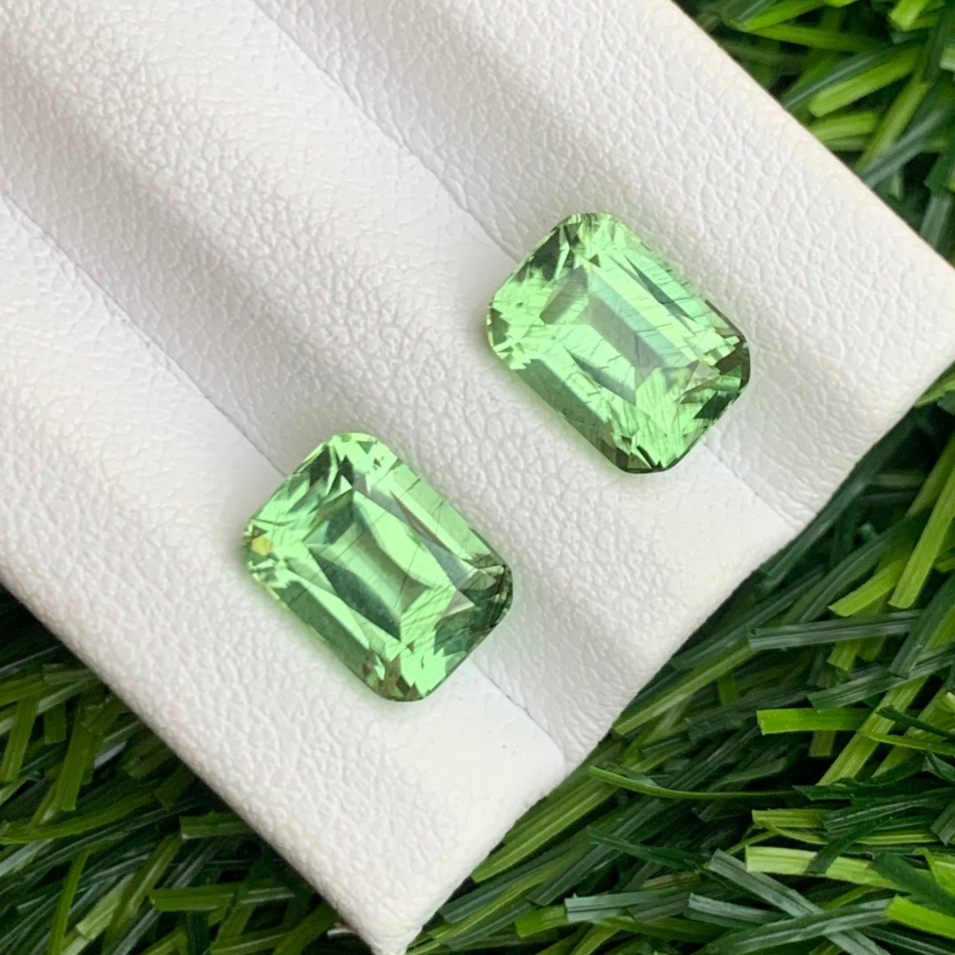 Green Peridot earrings
Green Peridot pair