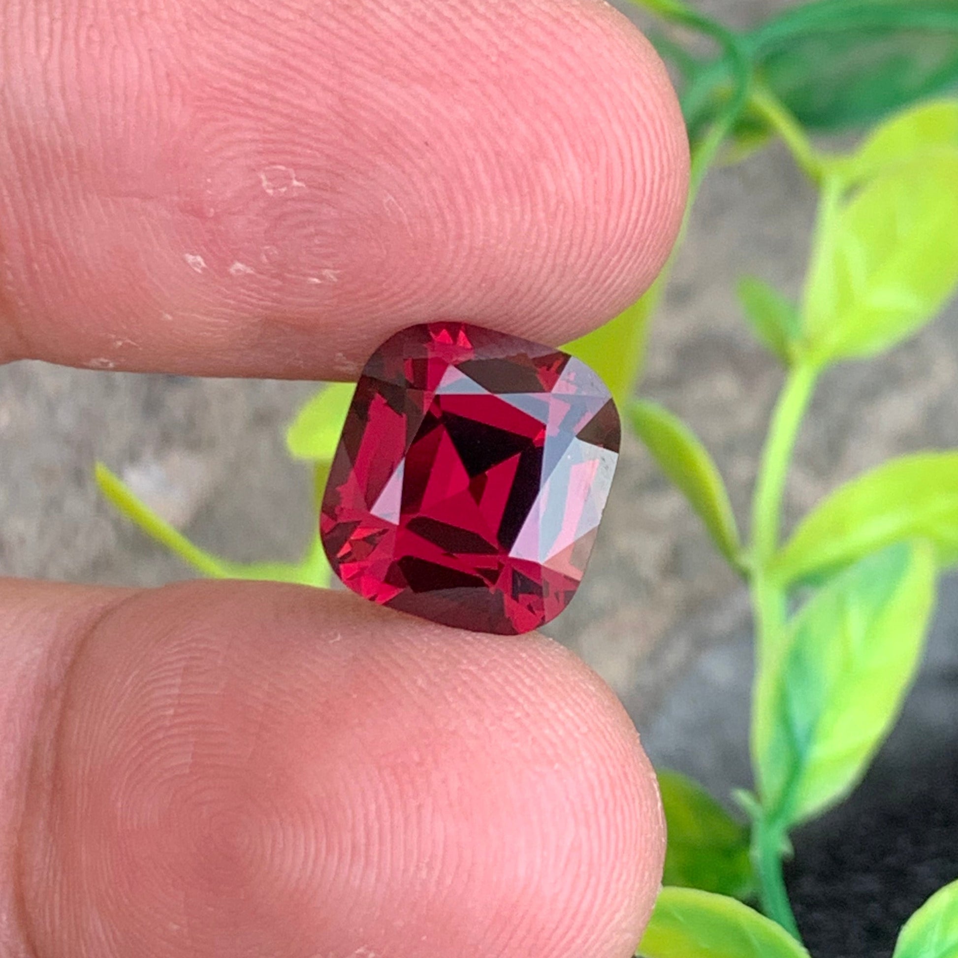 Rhodolite Garnet ring
Rhodolite Garnet pendant