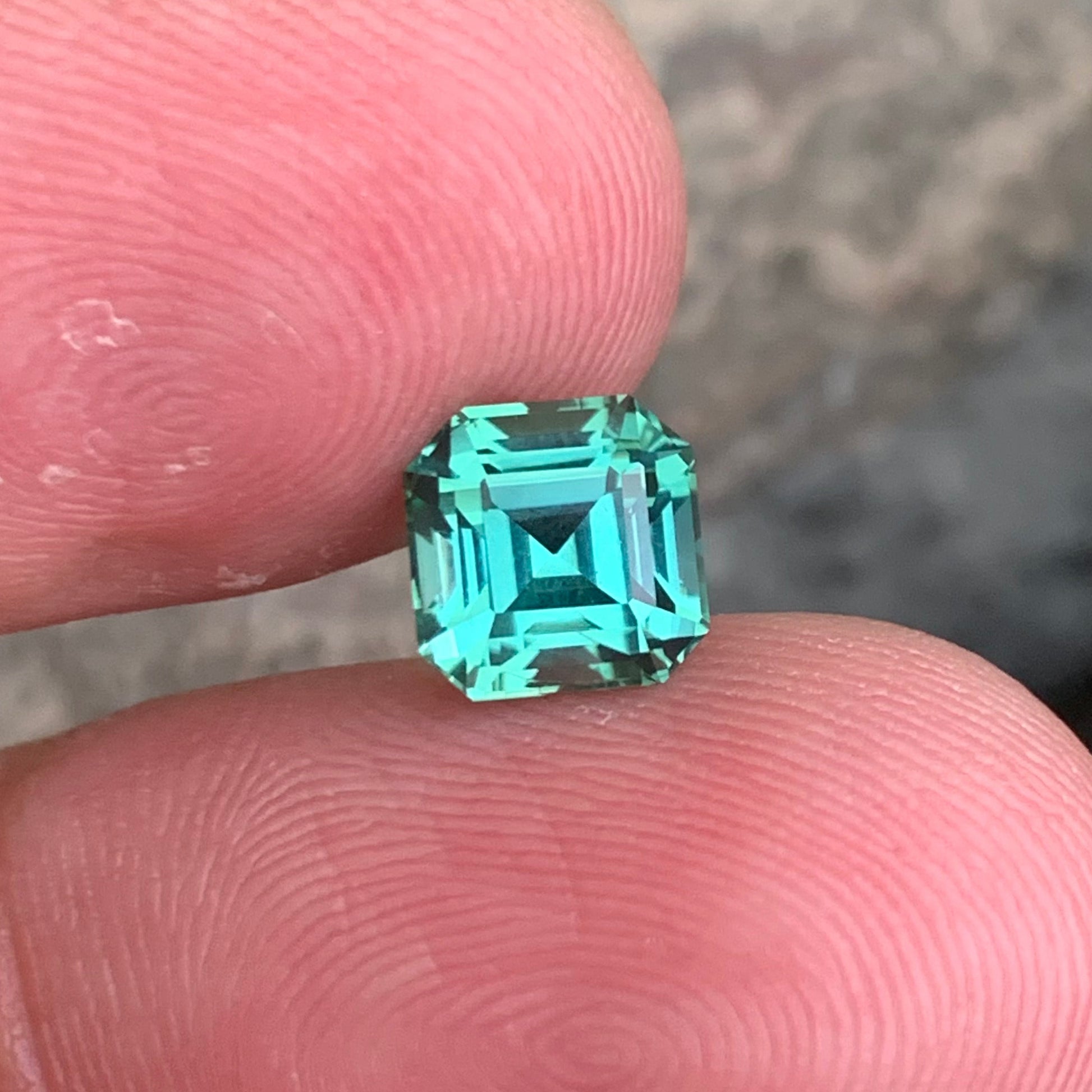 Apple Green Tourmaline ring
Apple Green Tourmaline pendant
