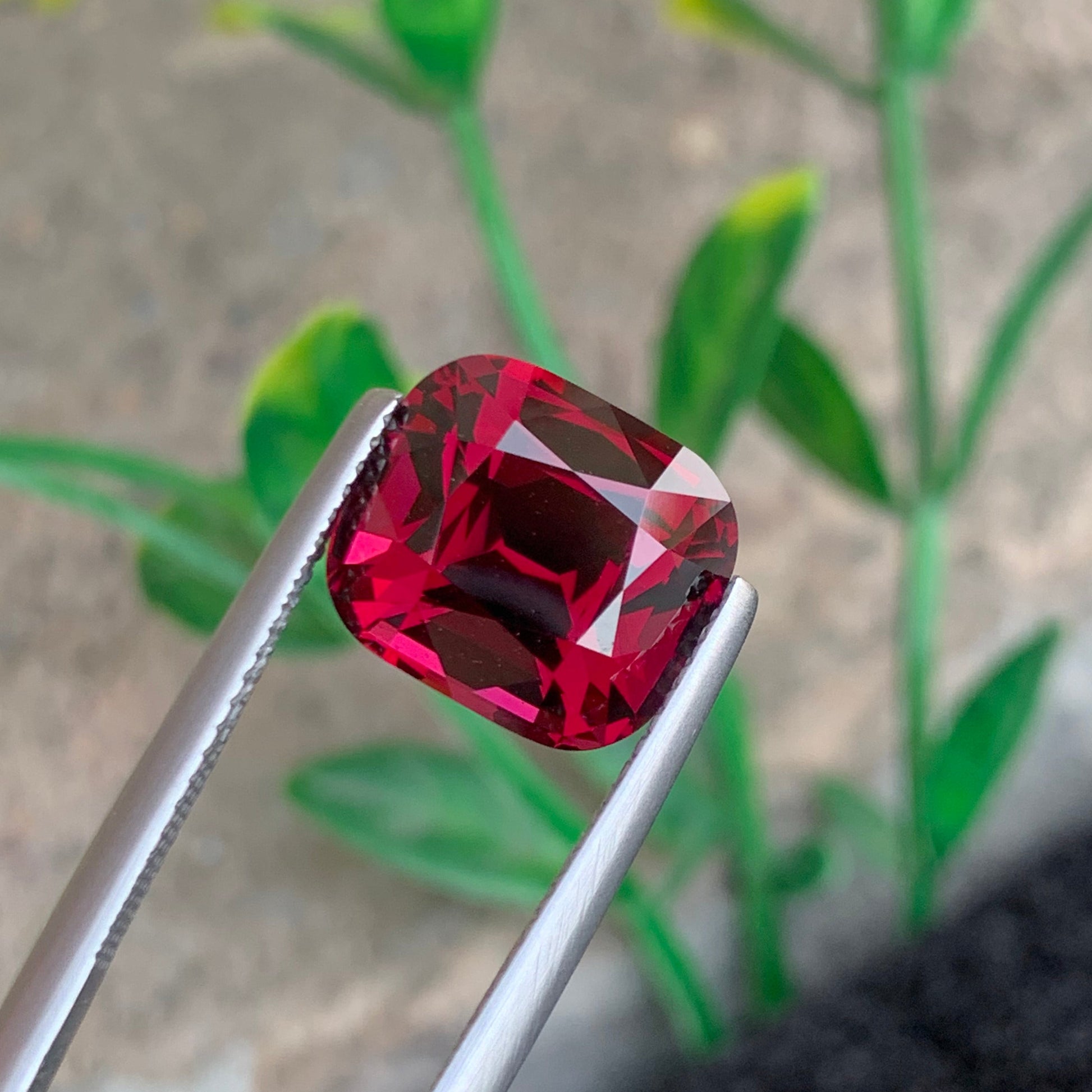 Rhodolite Garnet gemstone
Rhodolite Garnet  jewelry