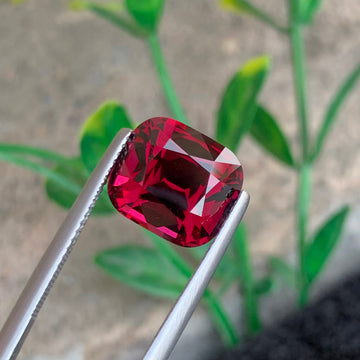 Rhodolite Garnet gemstone
Rhodolite Garnet  jewelry