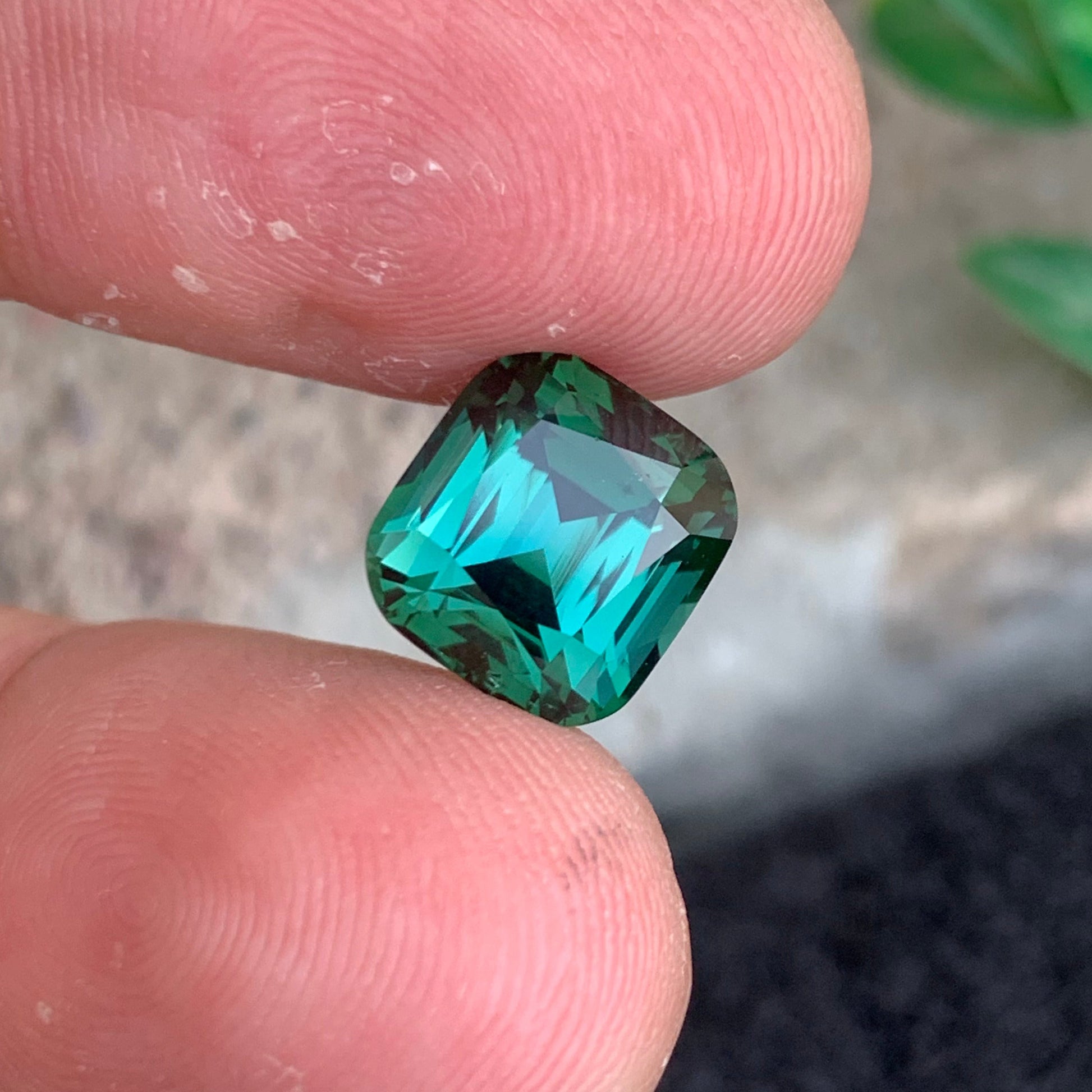 Vivid Green Tourmaline ring
Vivid Green Tourmaline pendant