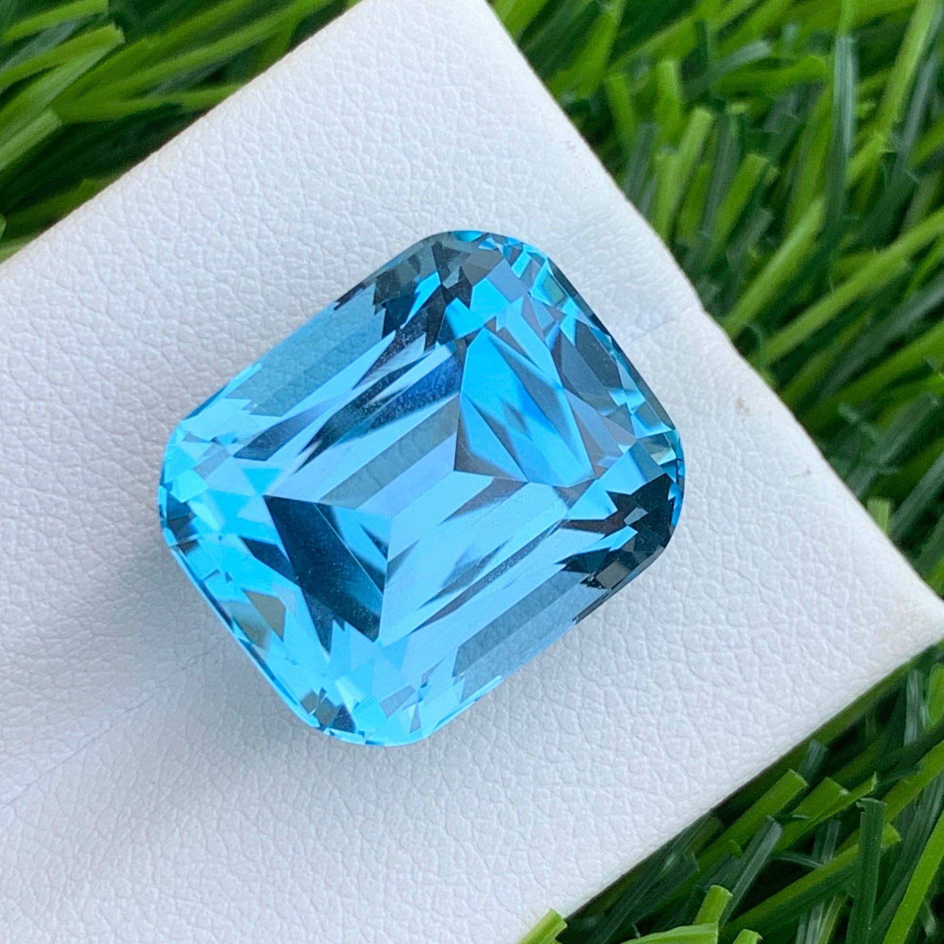 Swiss Topaz gemstone
Swiss Topaz jewelry