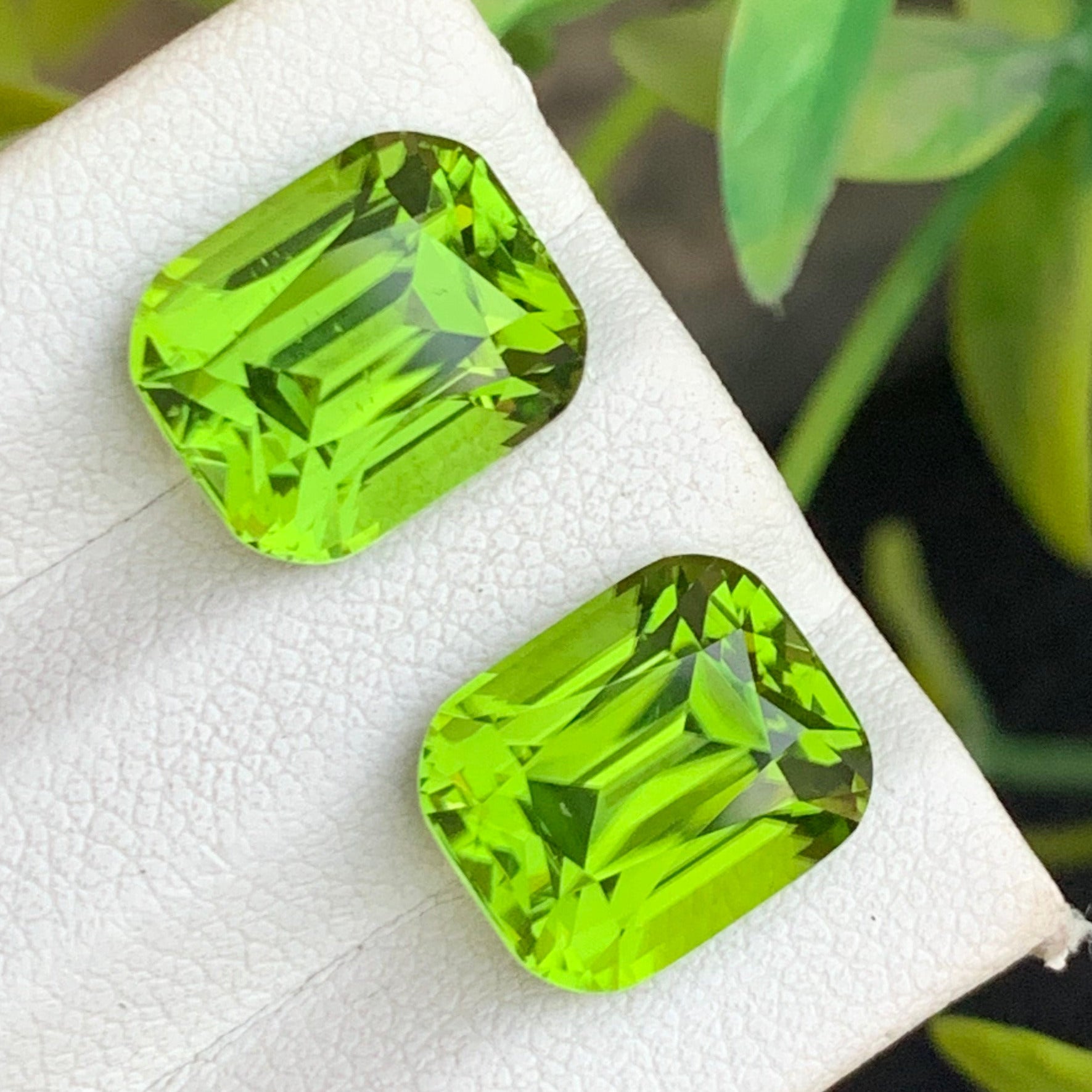  Green Peridot gemstone
 Green Peridot  jewelry