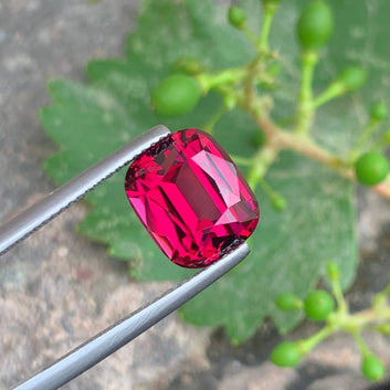 Pinkish Red Garnet ring
Pinkish Red Garnet pendant
Pinkish Red Garnet gift