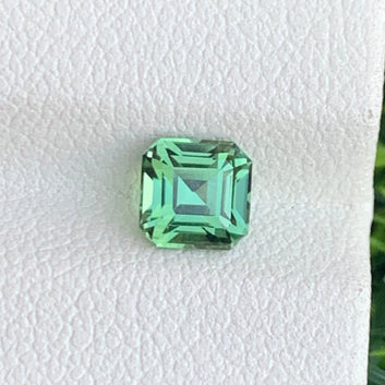 Apple Green Tourmaline ring
Apple Green Tourmaline pendant