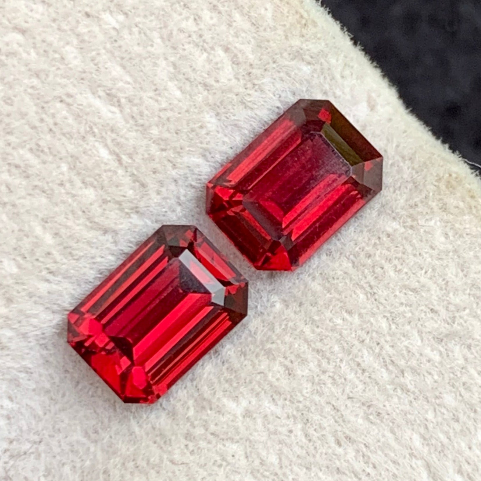 Rhodolite Garnet Gemstone
Rhodolite Garnet pair