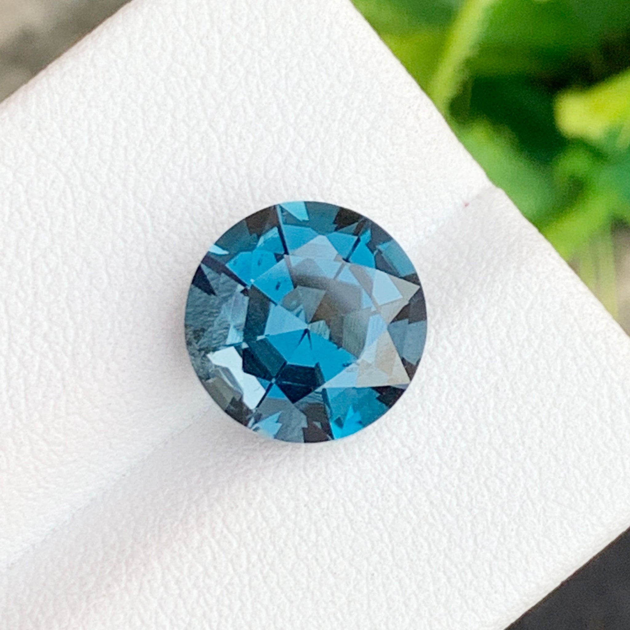 london cut blue topaz