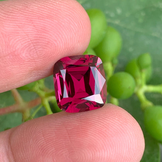 Pinkish Red Garnet gemstone
Pinkish Red Garnet jewelry