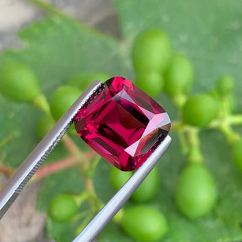 Pinkish Red Garnet ring
Pinkish Red Garnet pendant
Pinkish Red Garnet gift