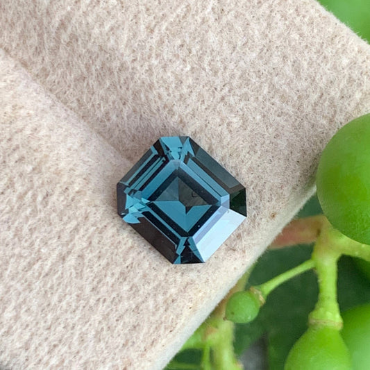 Gray Spinel gemstone
Gray Spinel jewelry