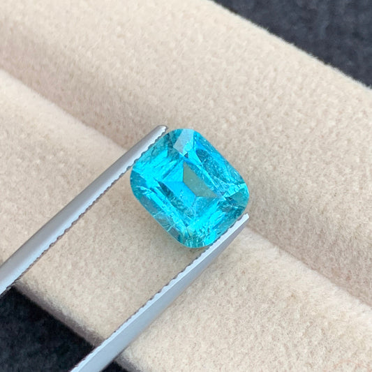Paraiba Tourmaine
neon blue tourmaline