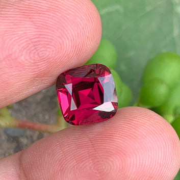 Pinkish Red Garnet ring
Pinkish Red Garnet pendant
Pinkish Red Garnet gift