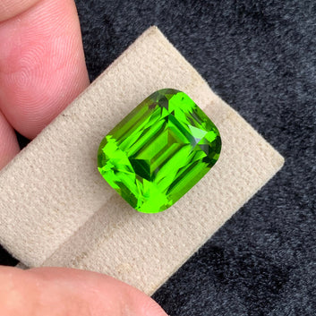 Green Peridot gemstone
 Green Peridot jewelry