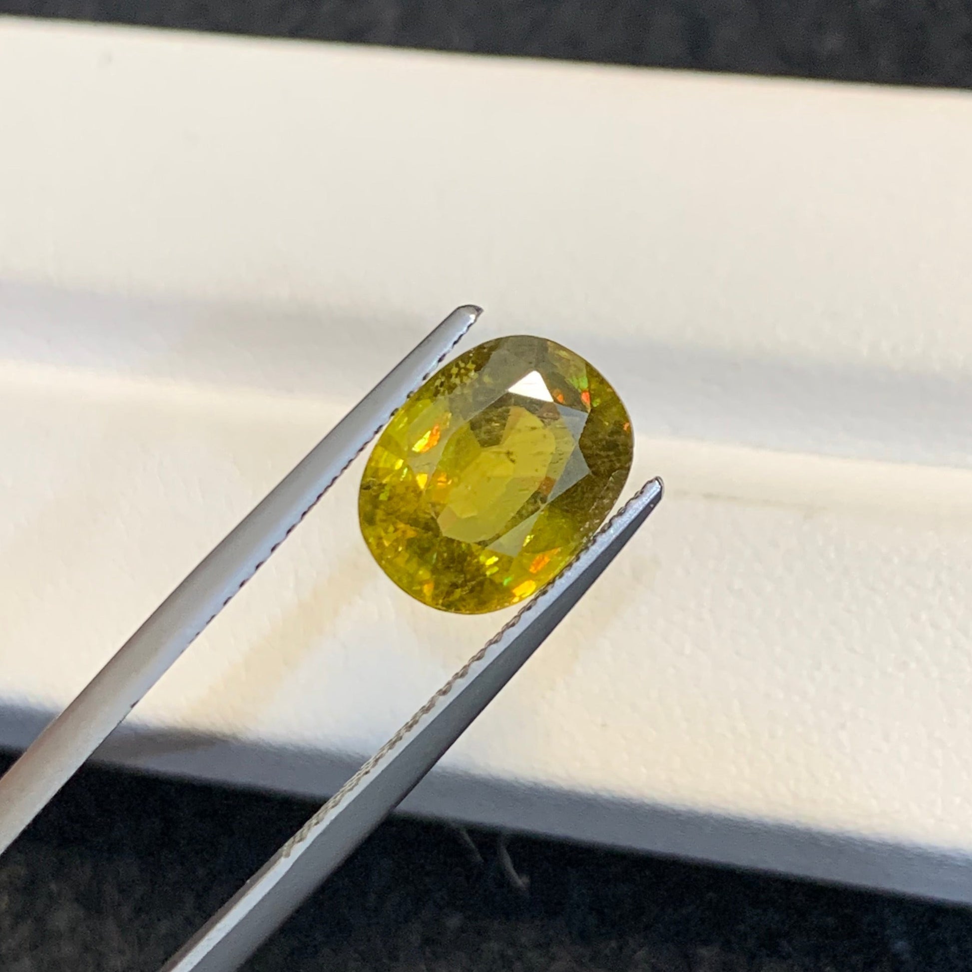 Yellow green Sphene