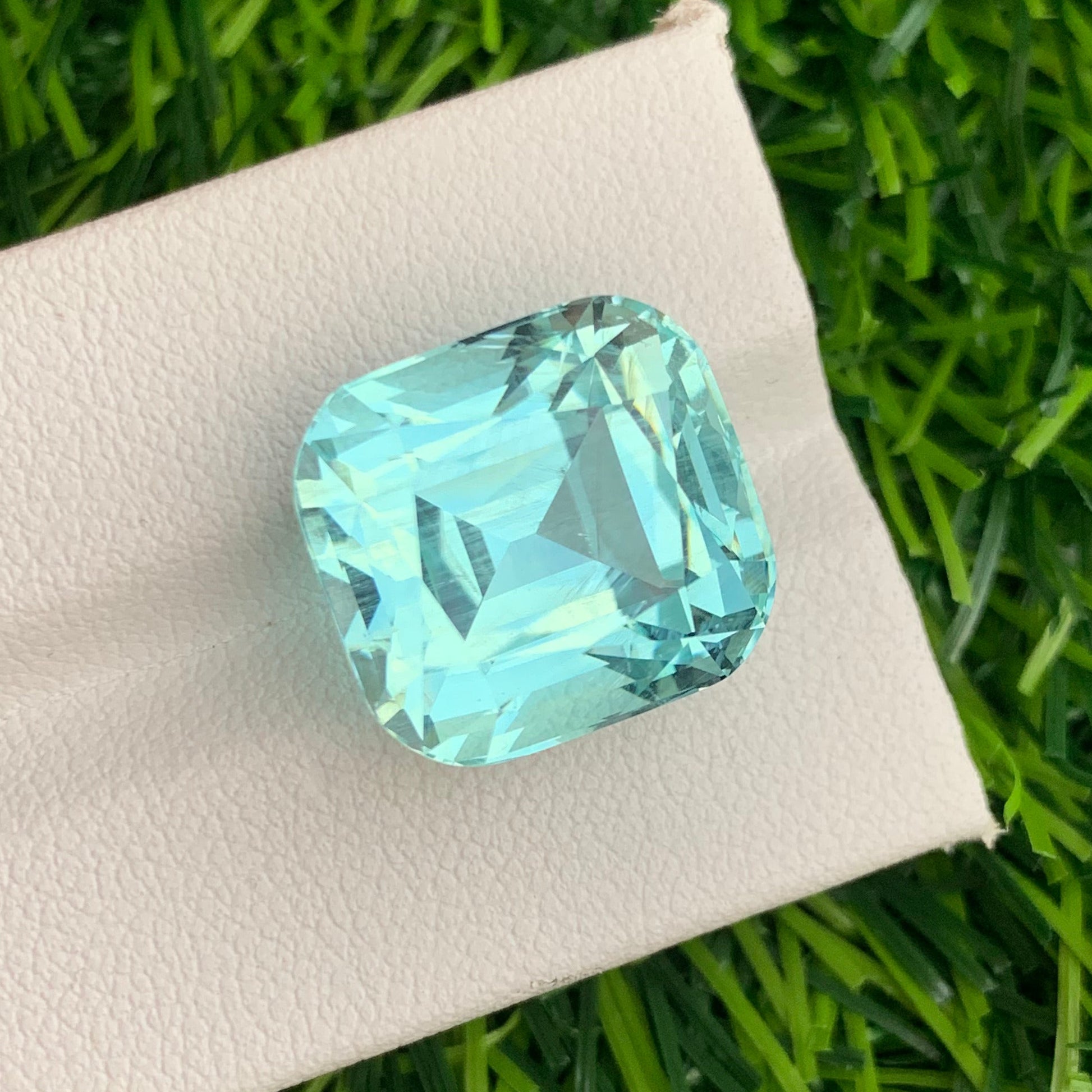 Aquamarine ring
Aquamarine pendant