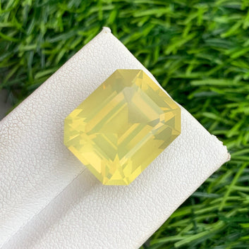 22.80 Carats Lemon Quartz from Brazil, Yellow Gemstone Emerald Shape