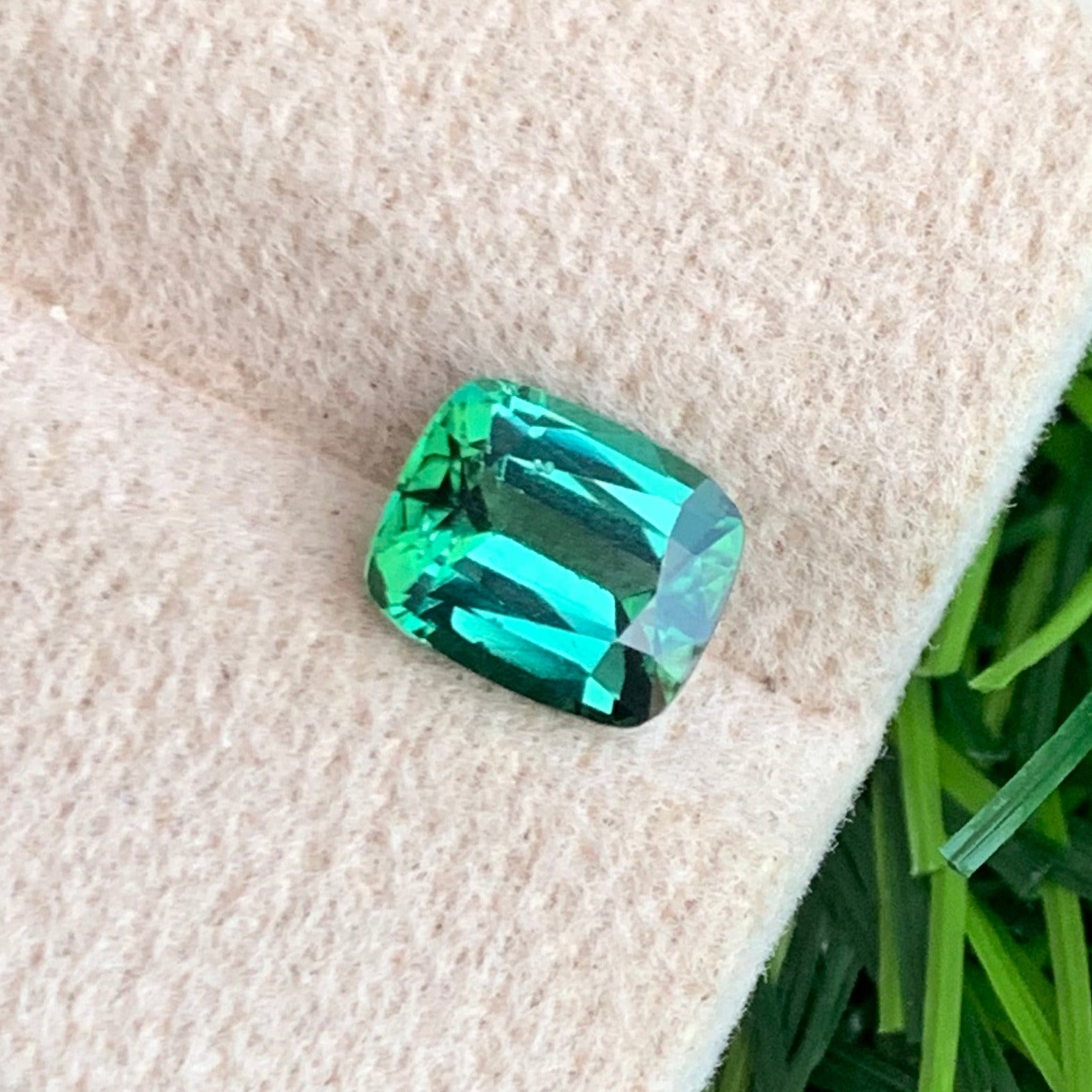 Bluish Green Tourmaline ring
Bluish Green Tourmaline pendant
Bluish Green Tourmaline gift