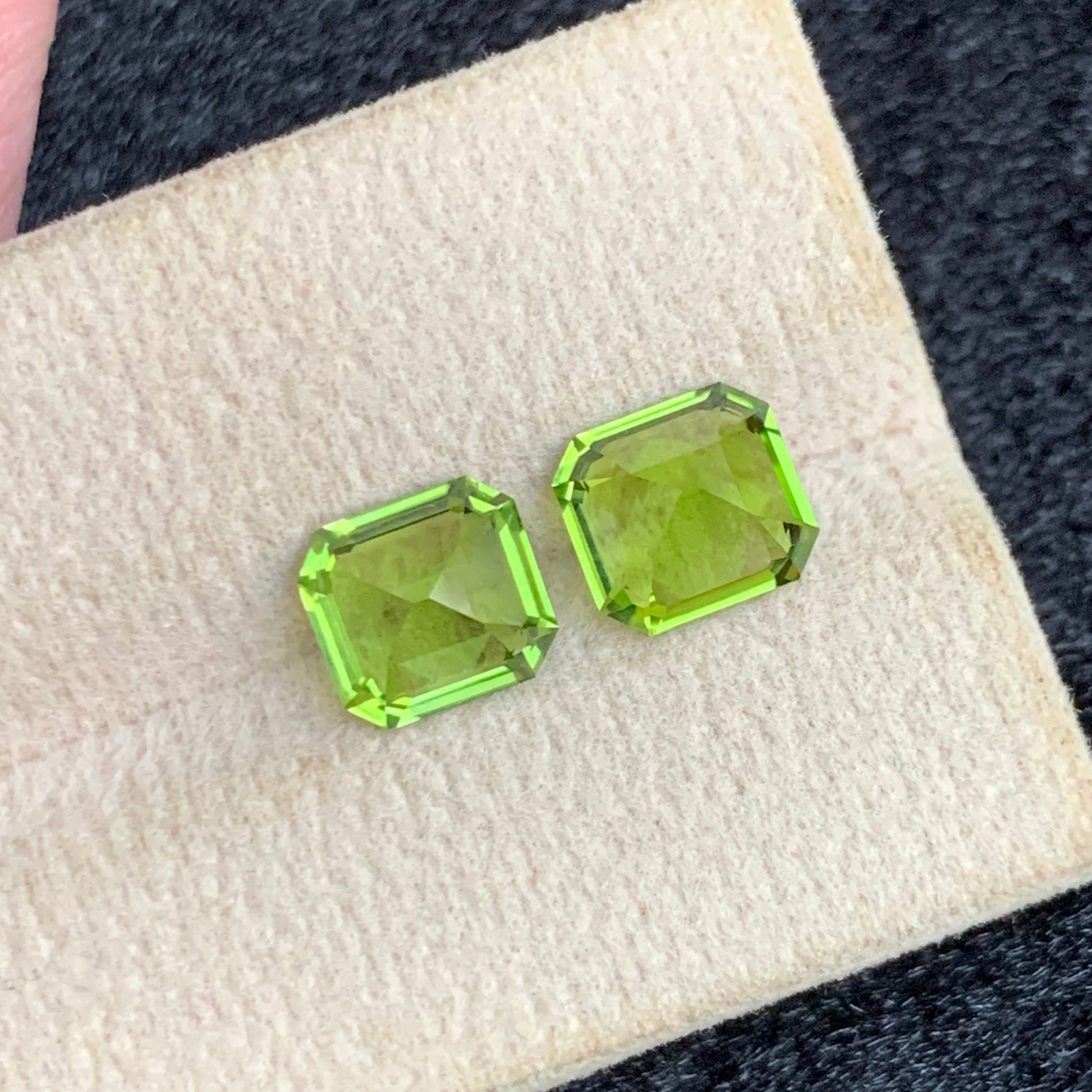 Green Peridot pair
peridot earring pair