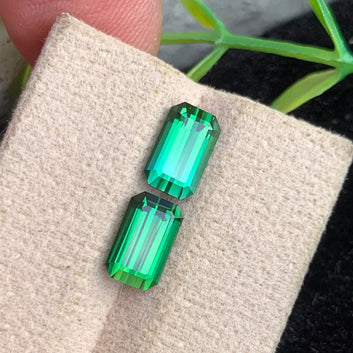Green Tourmaline stone
Green Tourmaline pair