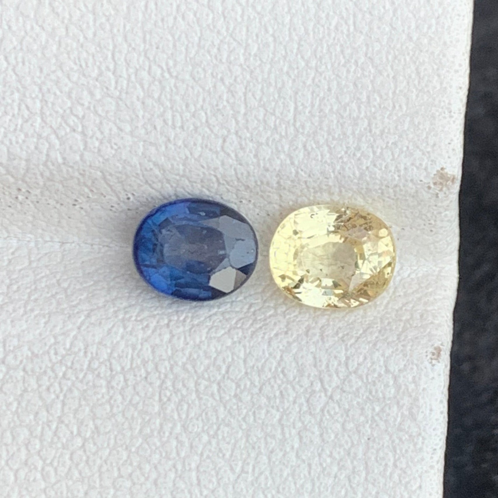 Reverse Sapphire pair
Reverse Sapphire earrings