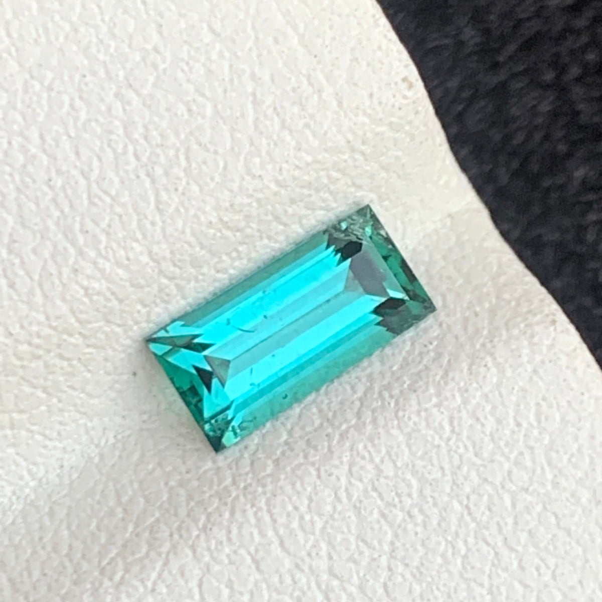 Lagoon Tourmaline gemstone
 Lagoon Tourmaline jewelry