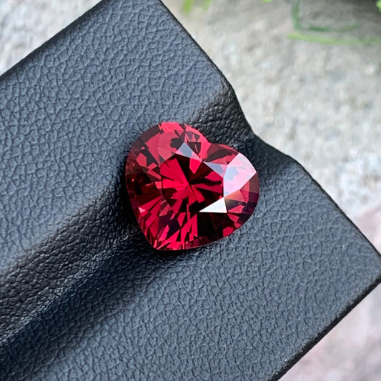 Rhodolite Garnet 4.95 Carats – Stunning Heart-Shaped Red Gemstone from Africa