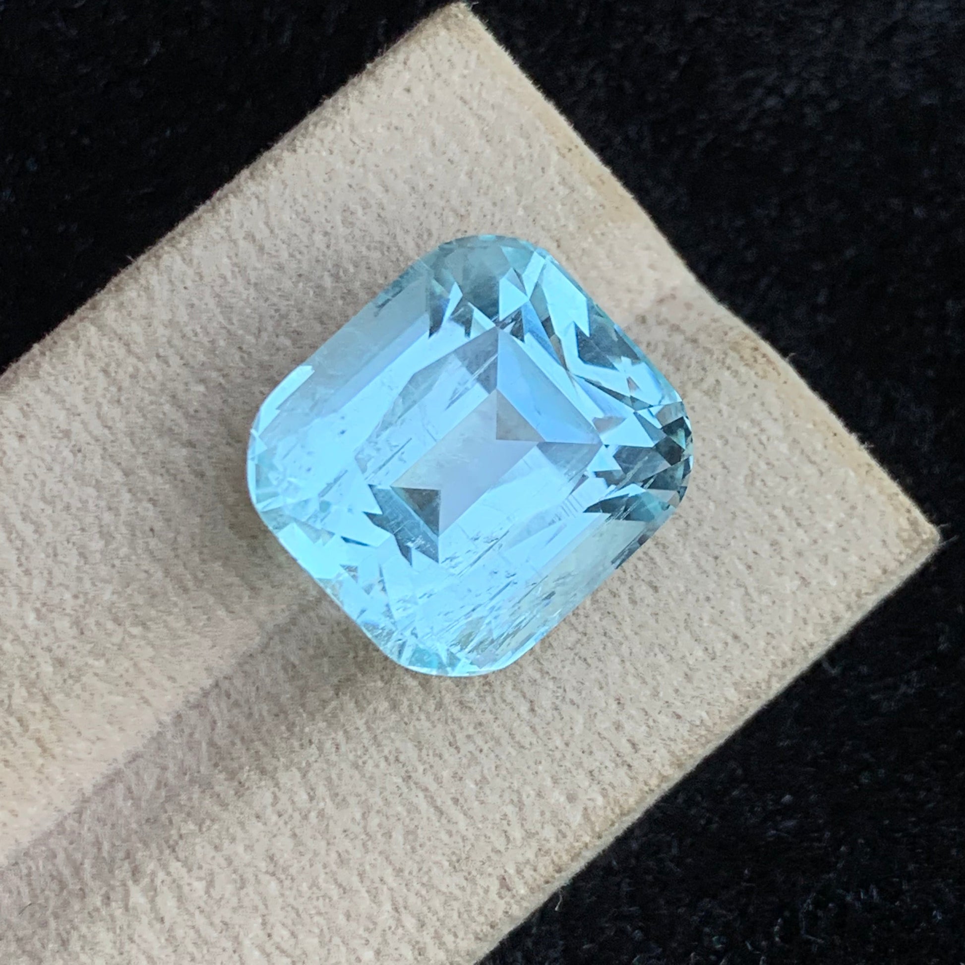 Aquamarine gemstone
Aquamarine ring