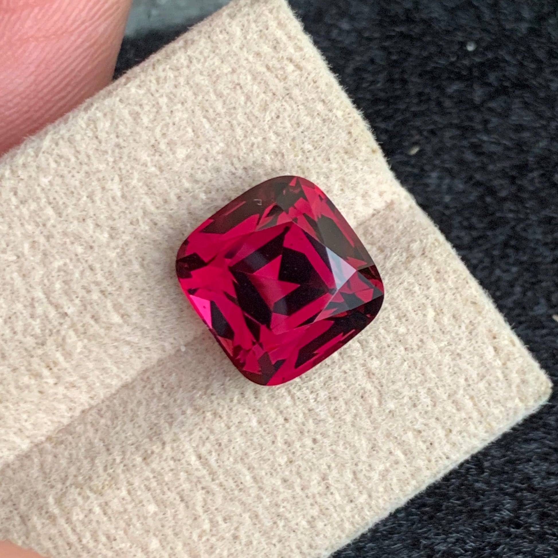 Pinkish Red Garnet ring
Pinkish Red Garnet pendant
Pinkish Red Garnet gift