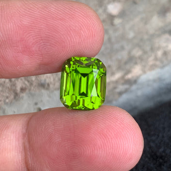 10.30 Carats Loose Green Peridot Gemstone with Cushion Cut from Pakistan, Eye Clean Clarity