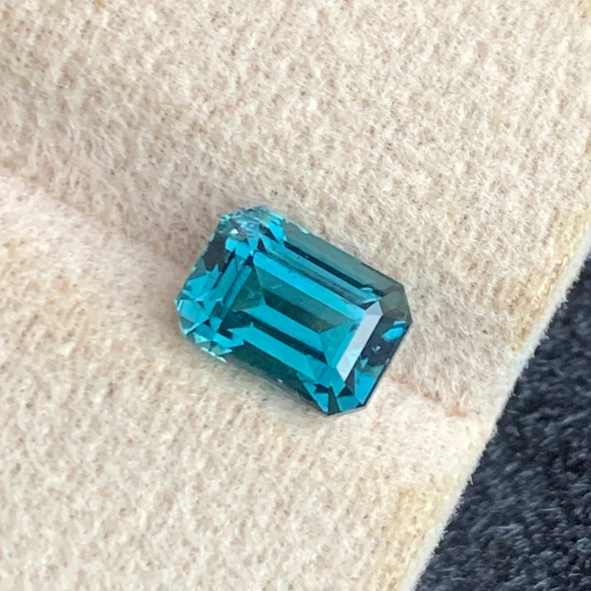 Teal Blue Tourmaline ring
Teal Blue Tourmaline pendant