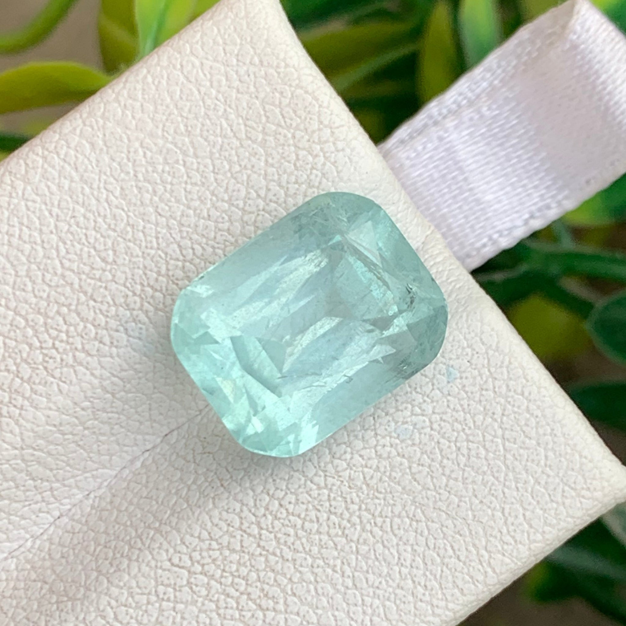 Natural Aquamarine
Natural Aquamarine jewelry