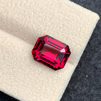 Pinkish Red Garnet 4.95 Carats, Pink Garnet Stone Emerald Shape - 10.22x8.05 MM