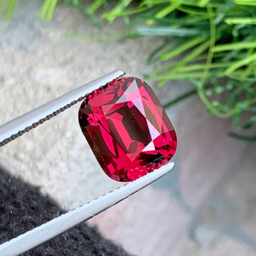 Pinkish Red Garnet 5.05 Carats, Cushion Shape Umbalite Garnet - 10.50 x 8.88 MM