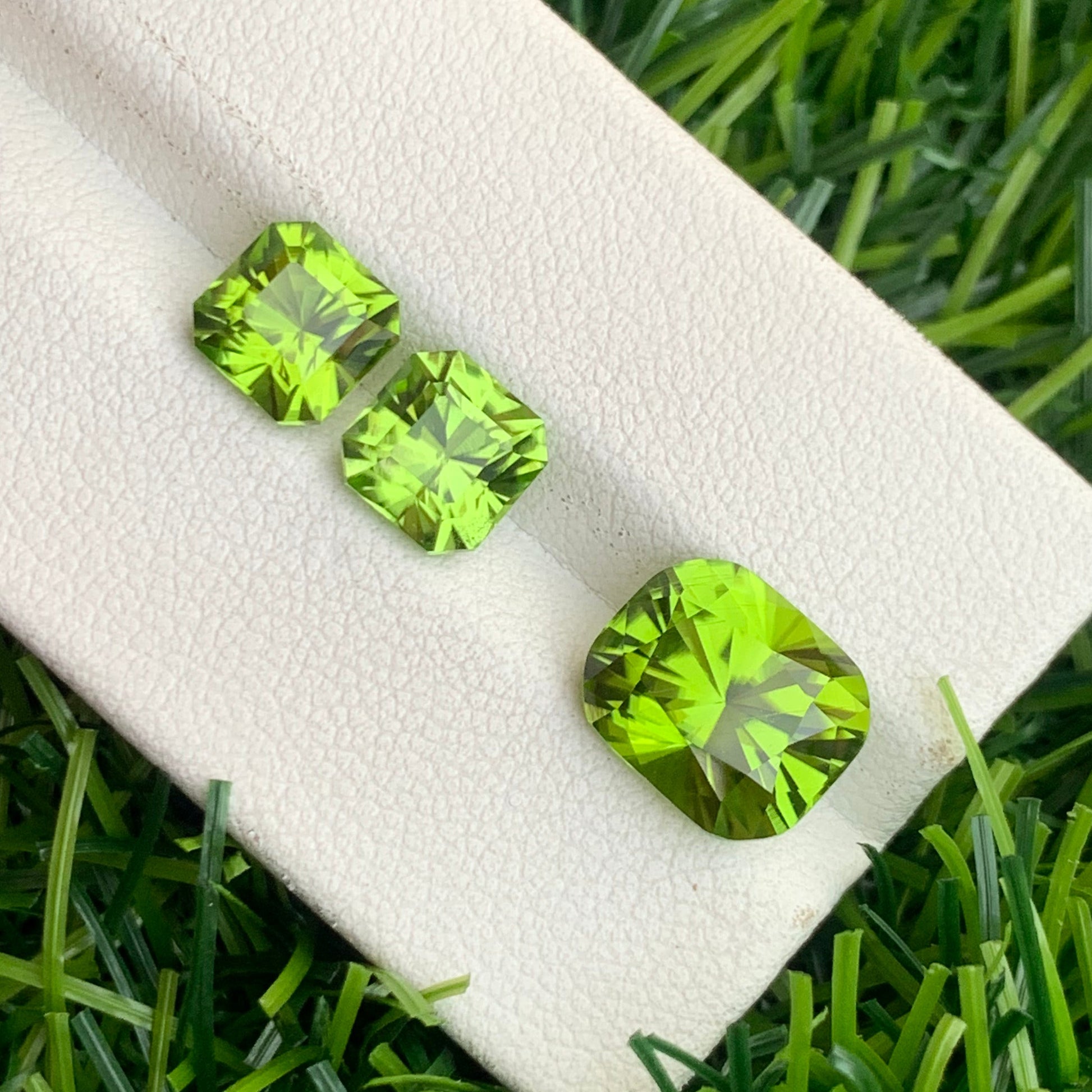  Green Peridot set
 Green Peridot rings