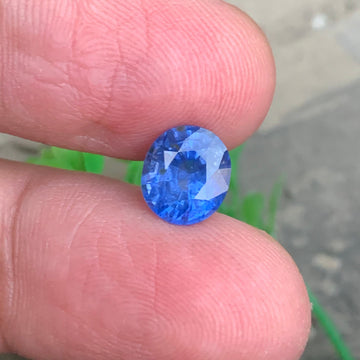 3.06 Carats Vivid Blue Sapphire Gemstone from Sri Lanka, Oval Shape with Certificate