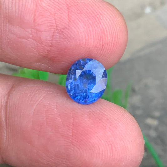 3.06 Carats Vivid Blue Sapphire Gemstone from Sri Lanka, Oval Shape with Certificate