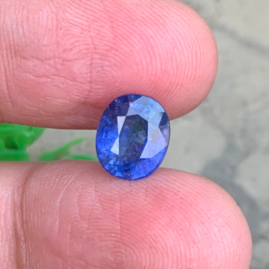 4.03 Carats Deep Blue Sapphire Gemstone from Sri Lanka, Oval Shape with Certificate