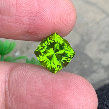 6.80 Carats Natural Green Peridot Gemstone with Beautiful Shine, Fancy Shape