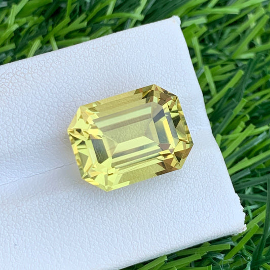 13.55 Carats Lemon Quartz from Brazil, Yellow Gemstone Emerald Shape