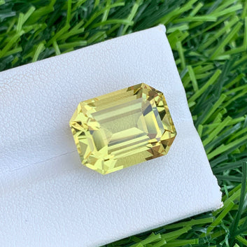 13.55 Carats Lemon Quartz from Brazil, Yellow Gemstone Emerald Shape