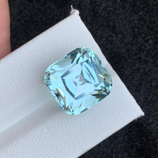 Aquamarine Gemstone 
Aquamarine jewelry