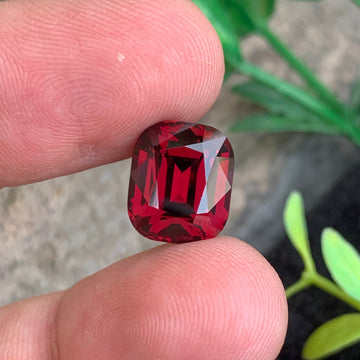 Rhodolite Garnet gestone
Rhodolite Garnet jewelry