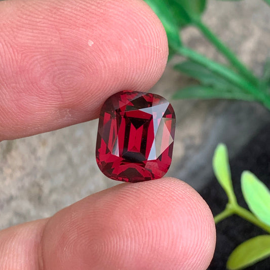 Rhodolite Garnet gestone
Rhodolite Garnet jewelry