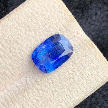 4.60 Carats Blue Sapphire Gemstone from Sri Lanka, Cushion Shape with Certificate
